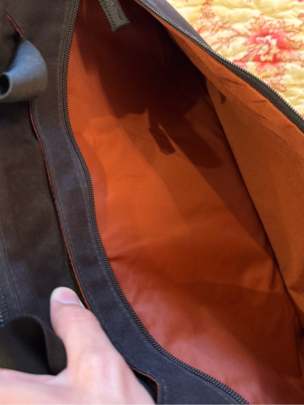 Beautiful New L.L. Bean Black Men's Messenger Bag! - Picture 7 of 8